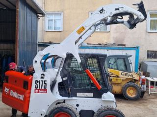 Kiralık Bobcat Kova-Çatal-Süpürge
